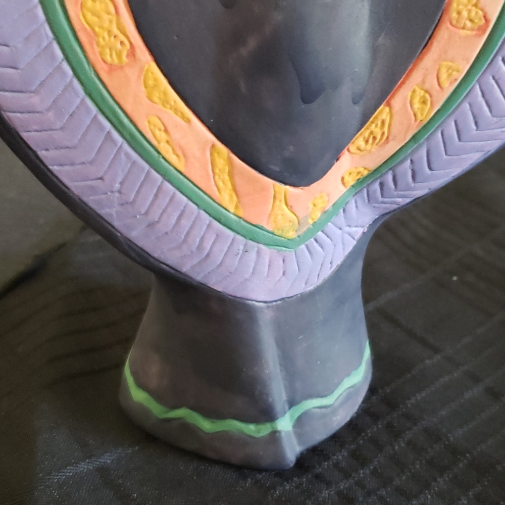 K's Collection Native Lady Figurine. - Picture 4 of 8